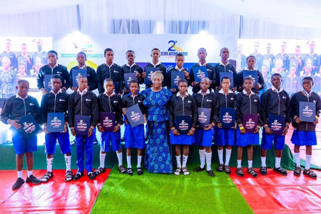 Commemorating community progress: A group portrait of the 2026 scholars and hosts.