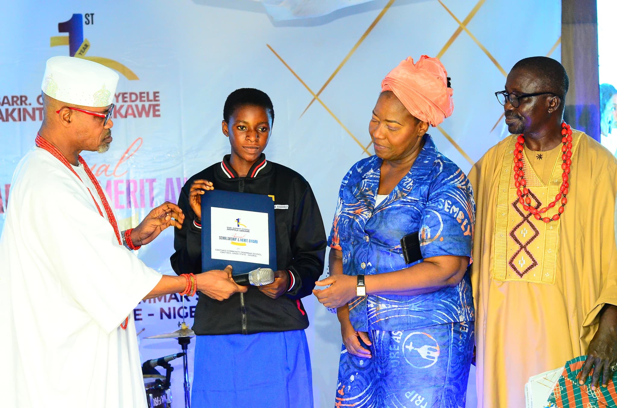 One of the scholarhsip beneficiaries receiving a reward