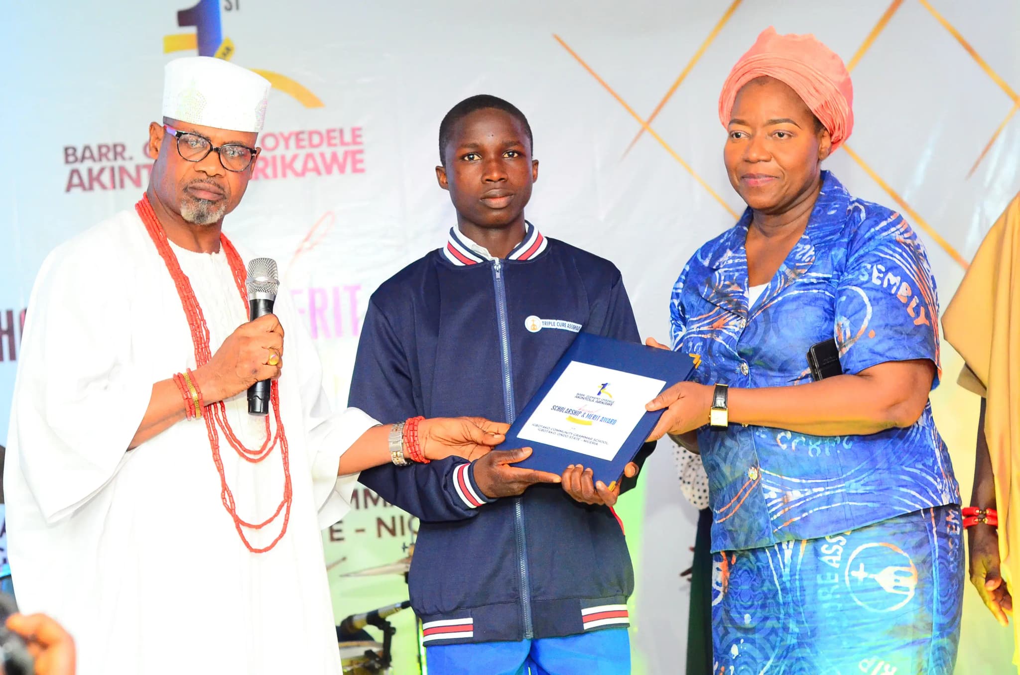 Student receiving scholarship award